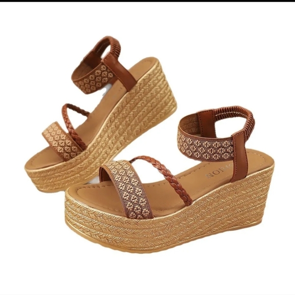 Open Toe Wedge Sandals - Picture 3 of 4